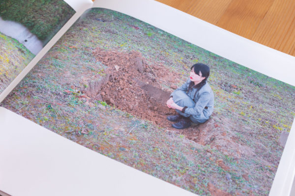 限定版写真集 <span style="font-family: omnes-pro,sans-serif;">&</span> A4サイズ オリジナルプリント作品 - 画像 (11)